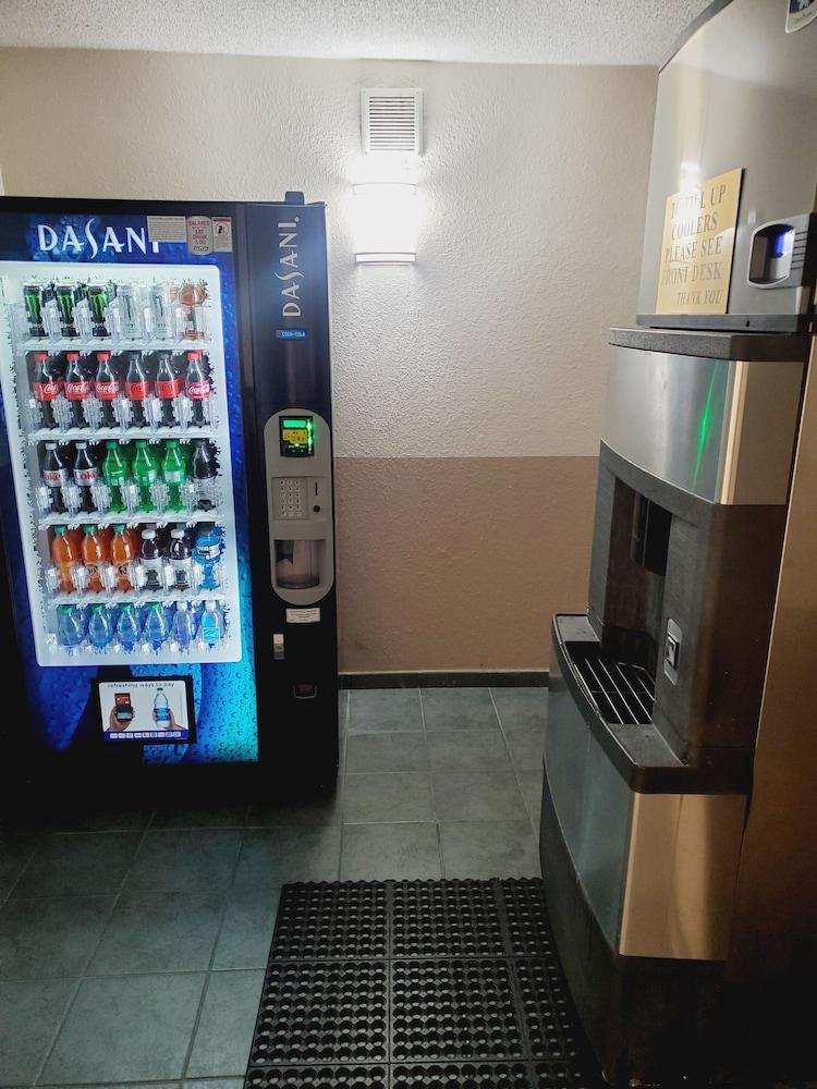 Ramada By Wyndham Grand Junction Hotell Eksteriør bilde